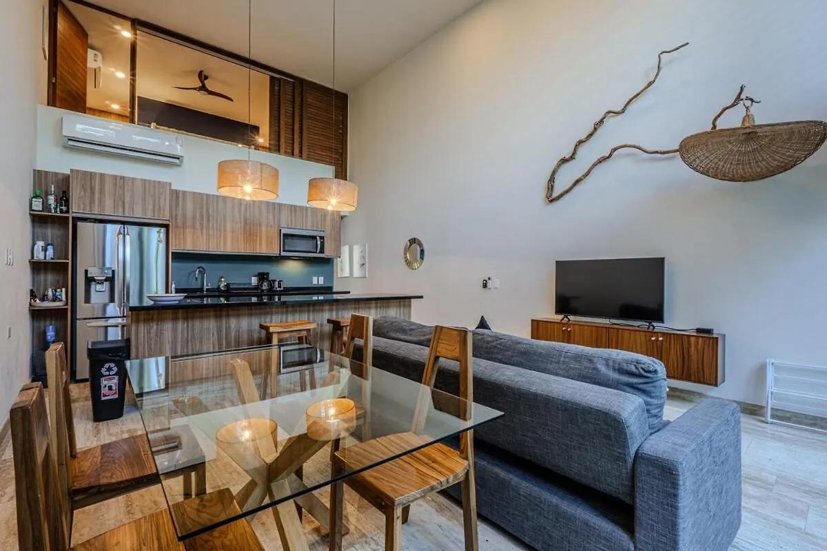 Lux Apt Awa Golf, Pool, Gym, Walkable ! Apartment